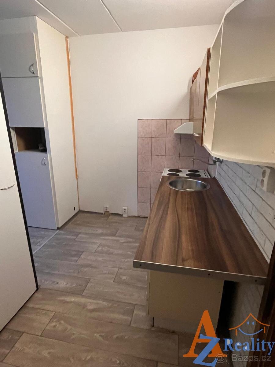 Nabízíme pronájem bytové jednotky 1+1, v ulici Š. Pěšina, Ch - 2