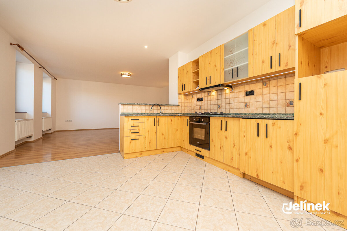 Pronájem prostorného bytu 5+kk po kompletní rekonstrukci se - 2