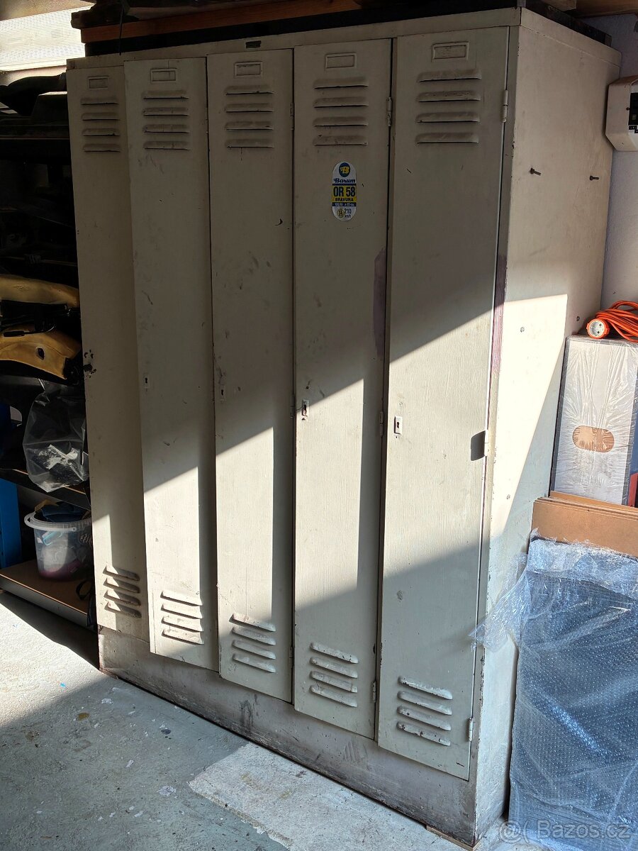 Plechová šatní skříň 5 sekcí - 2