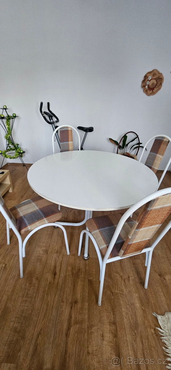 Jídelní stůl a židle - 2