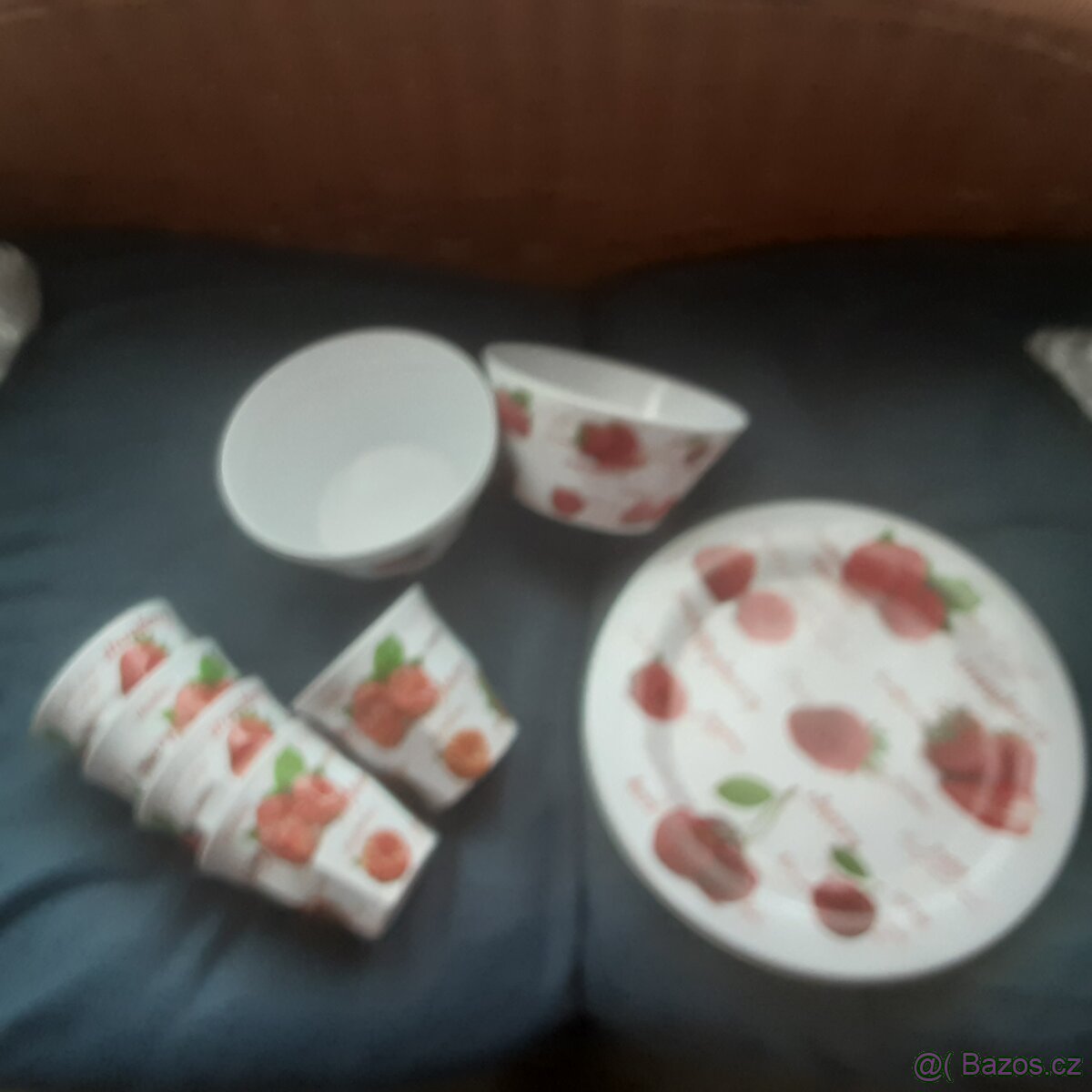 Skleničky misky talire - 2