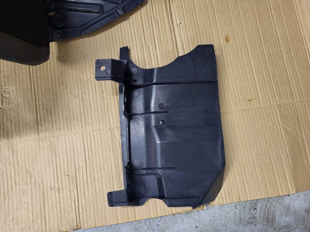 Originál přední pravý podběh Citroen C3 Picasso - 2