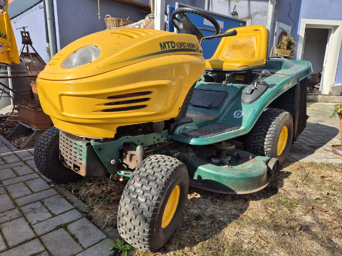 Zahradní sekací traktor Yard Man. - 2