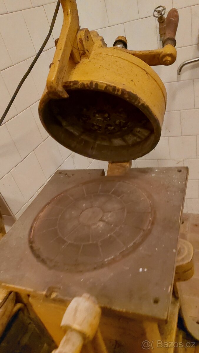 Starý litinový lis - 2