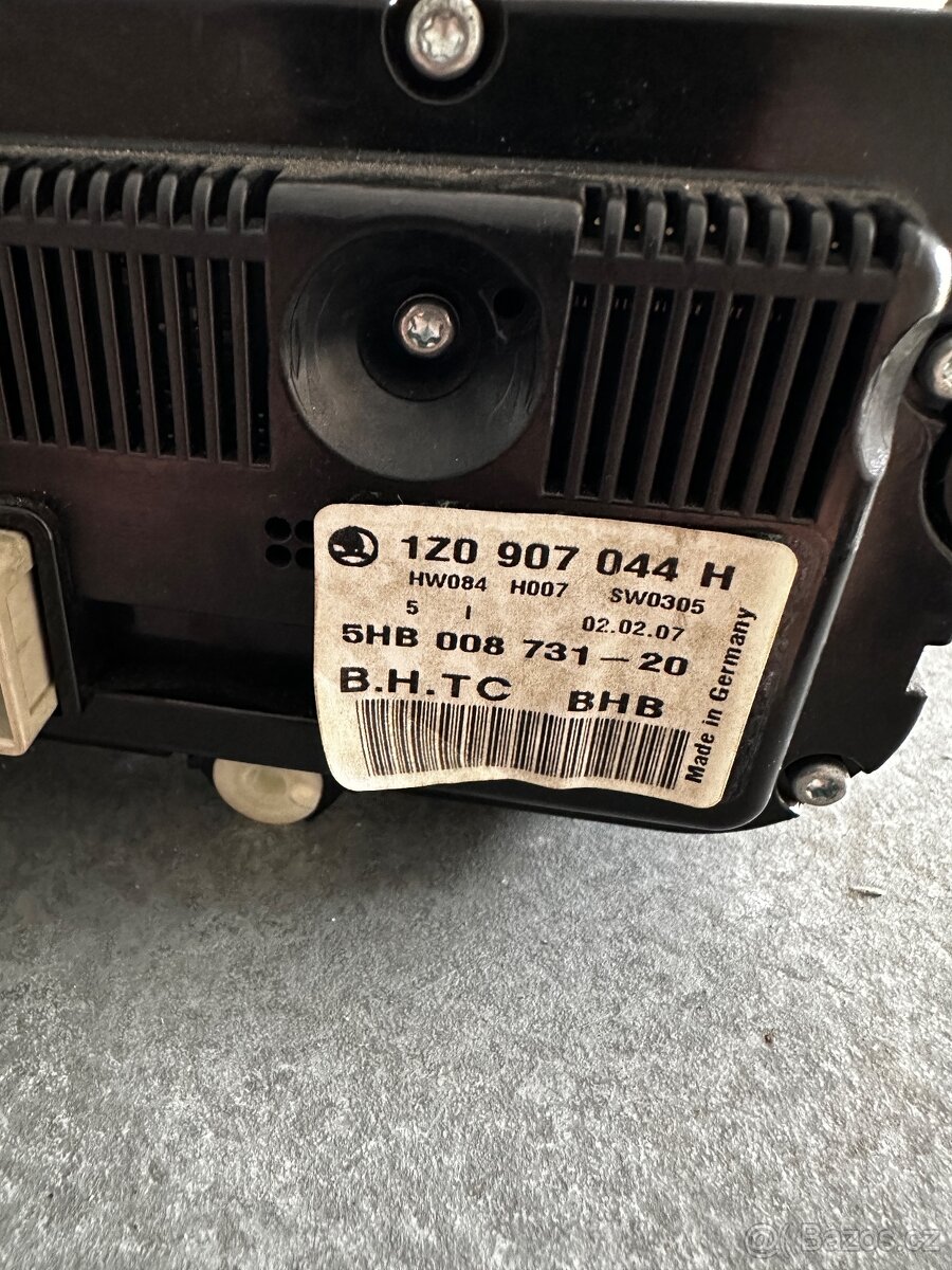 Ovládací panel klimatizace - Škoda Octavia II - 2