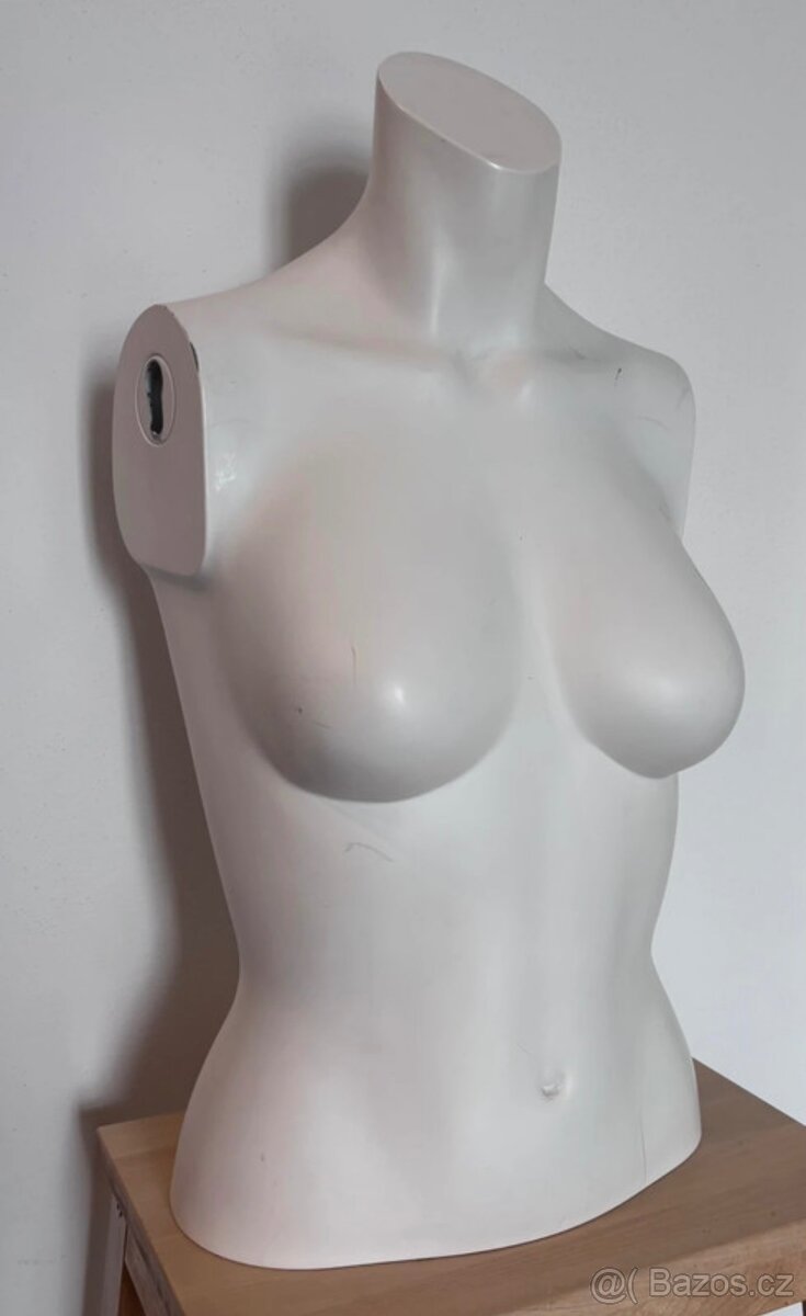 Bílá figurína - 2