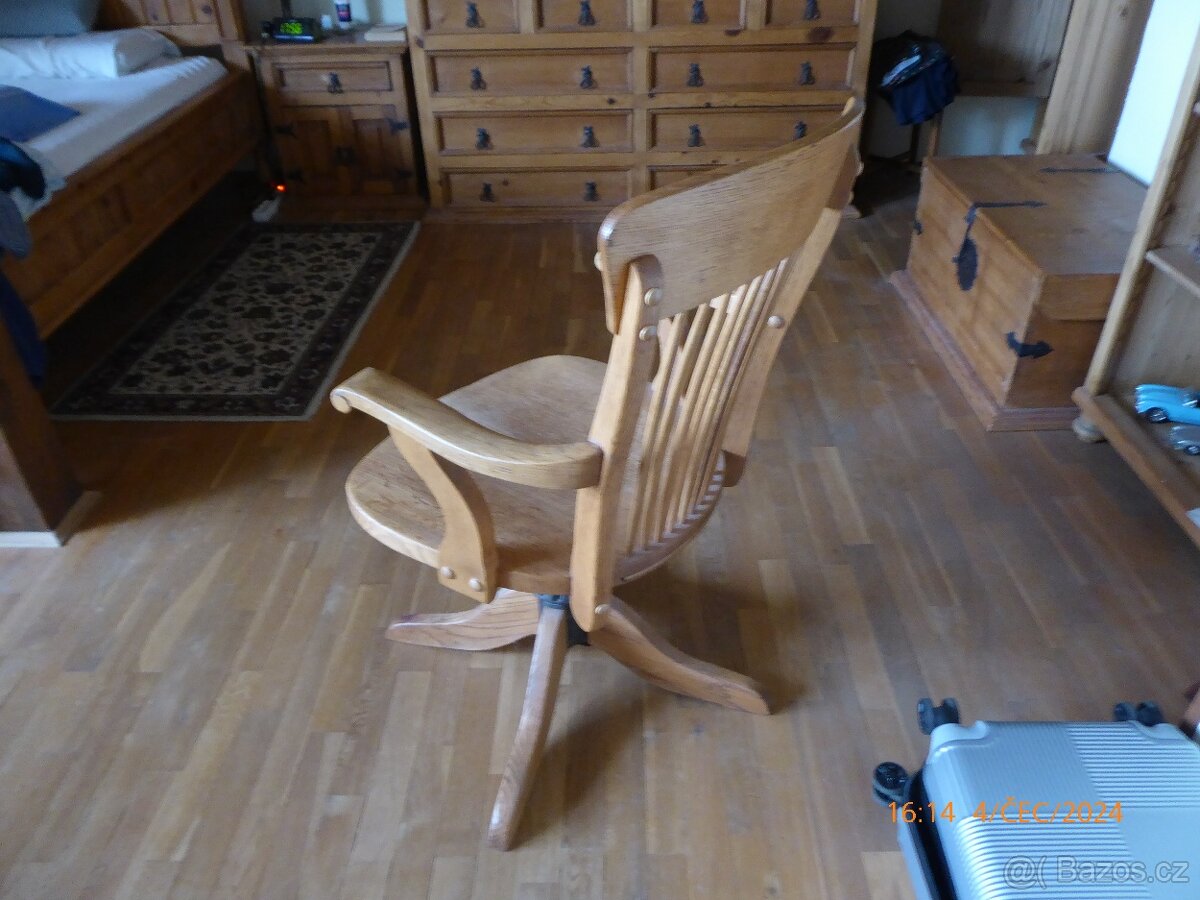 MASIVNÍ STARÁ DŘEVĚNÁ ŽIDLE - 2