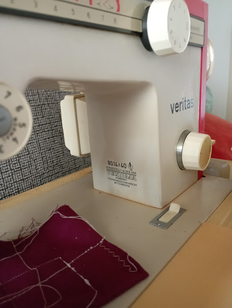 Šicí stroj Veritas - 2