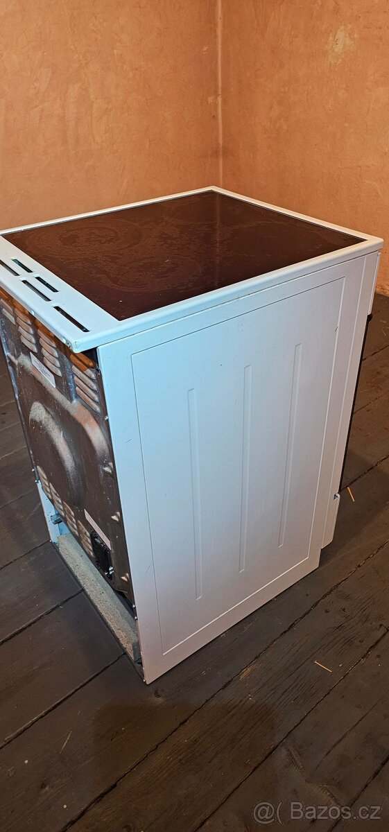 V podstatě skoro novýt sporák elektrický před rokem kupovaný - 2