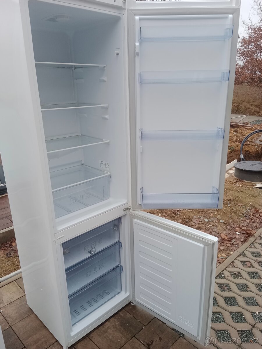 Lednice s mrazakem Beko - 2