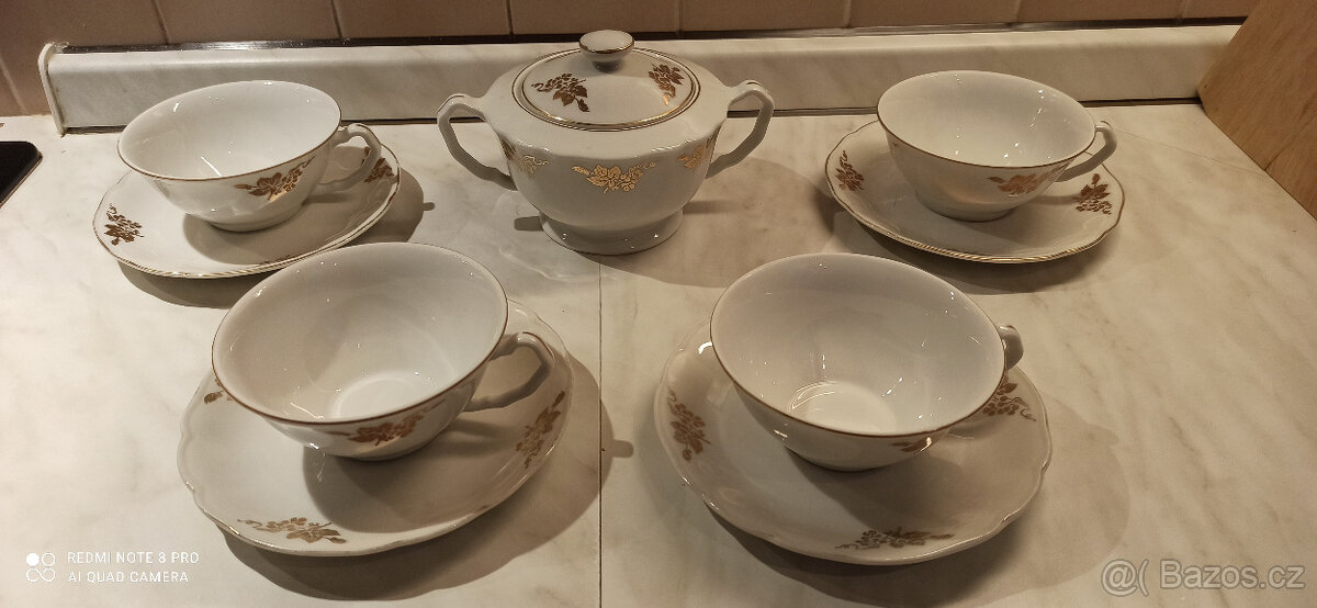 Čtyři šálky s cukřenkou - 2