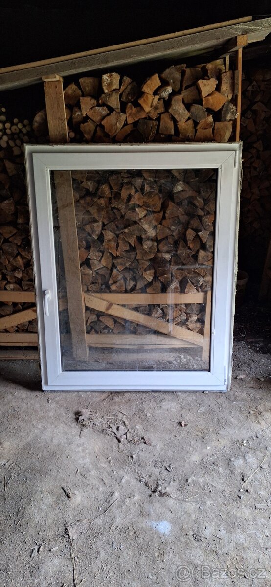 Plastové okno bílo-hnědé - 2