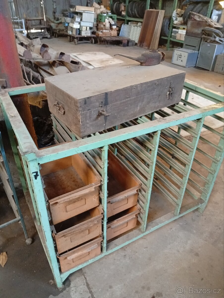 Regál kovový - 2