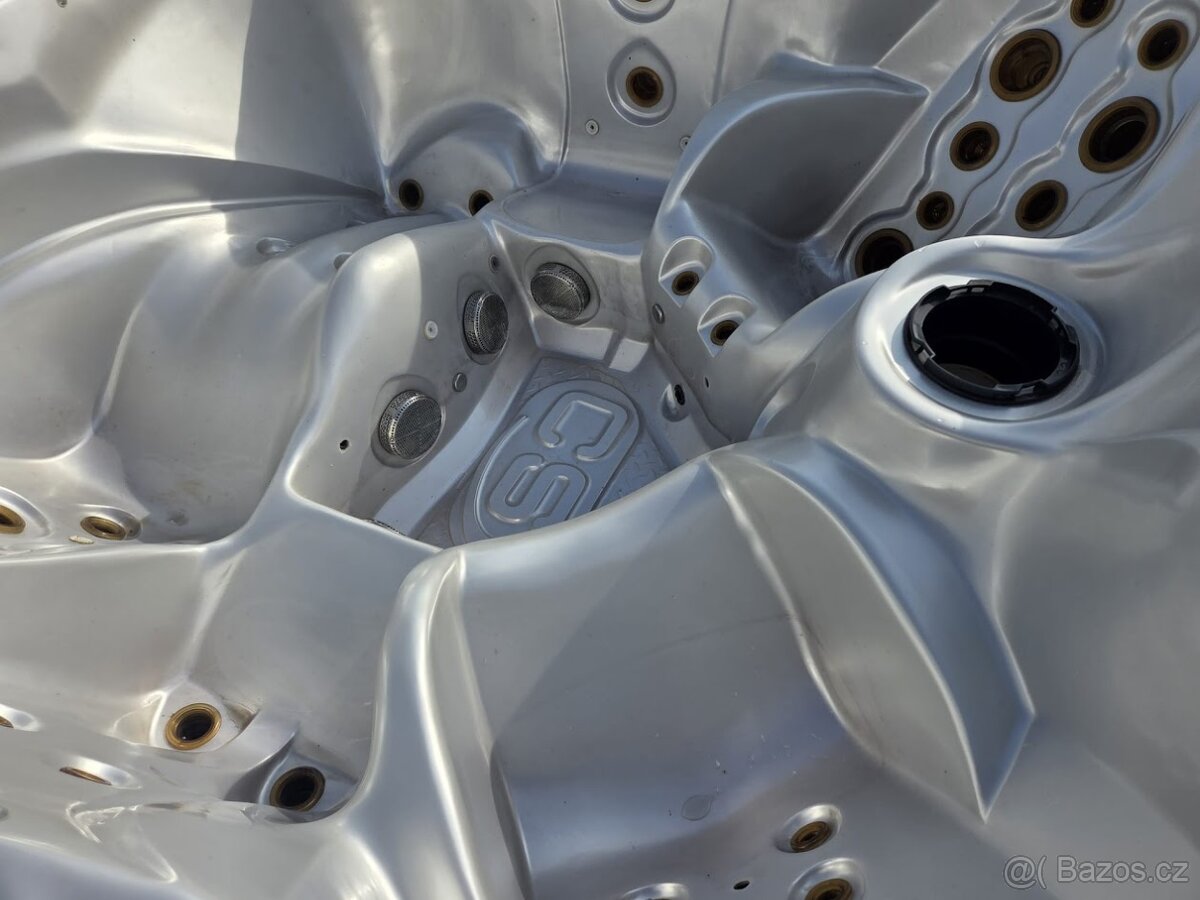 Vířivá vana Moorin - 2