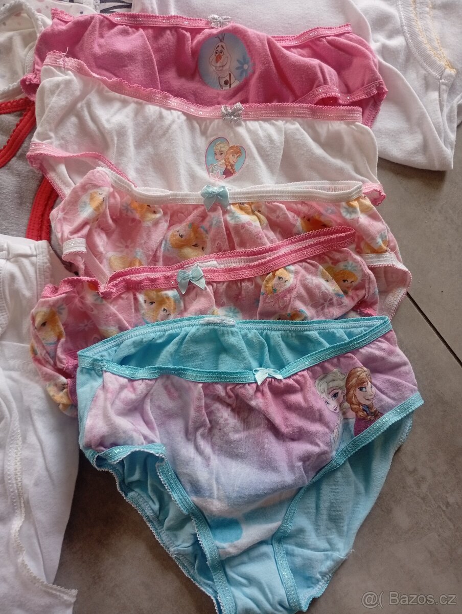 Dívčí tílka vel.134/140 9 Ks - 2