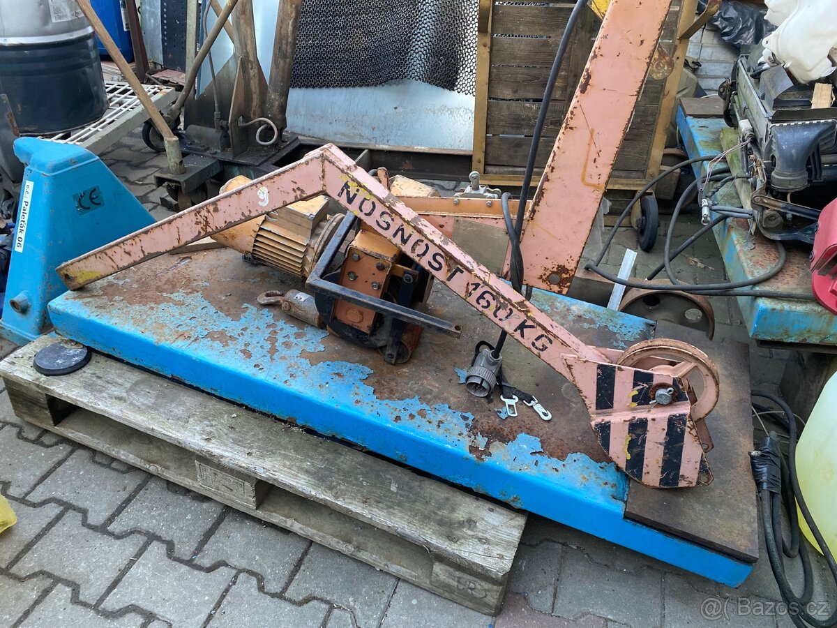 Stavební vratek jeřáb - 2