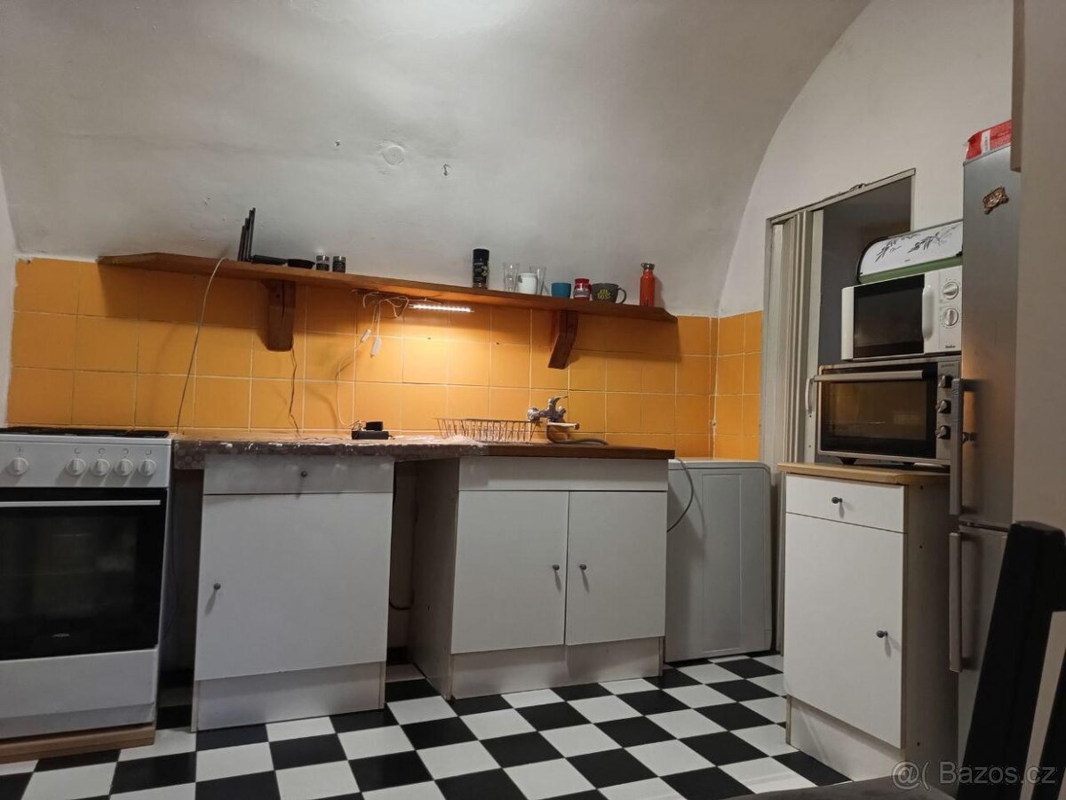 Cheb 2 + 1 pronájem - 2