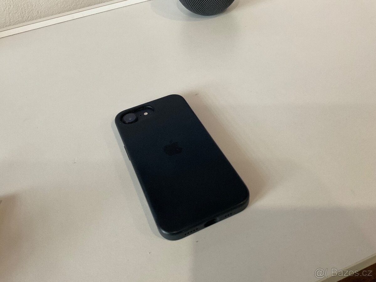 IPhone 16e 128GB černý - 2