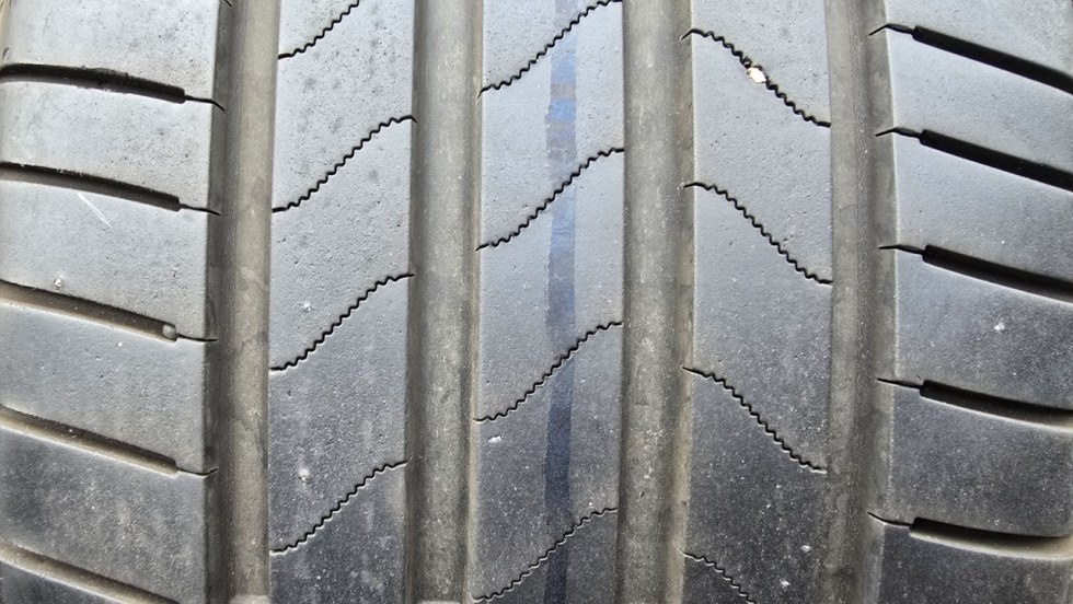 Letní pneu 245/40/19 Bridgestone - 2