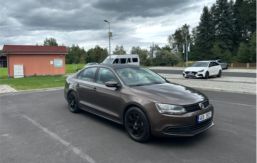 VOLKSWAGEN JETTA 1.2 TSI (2011) - 2