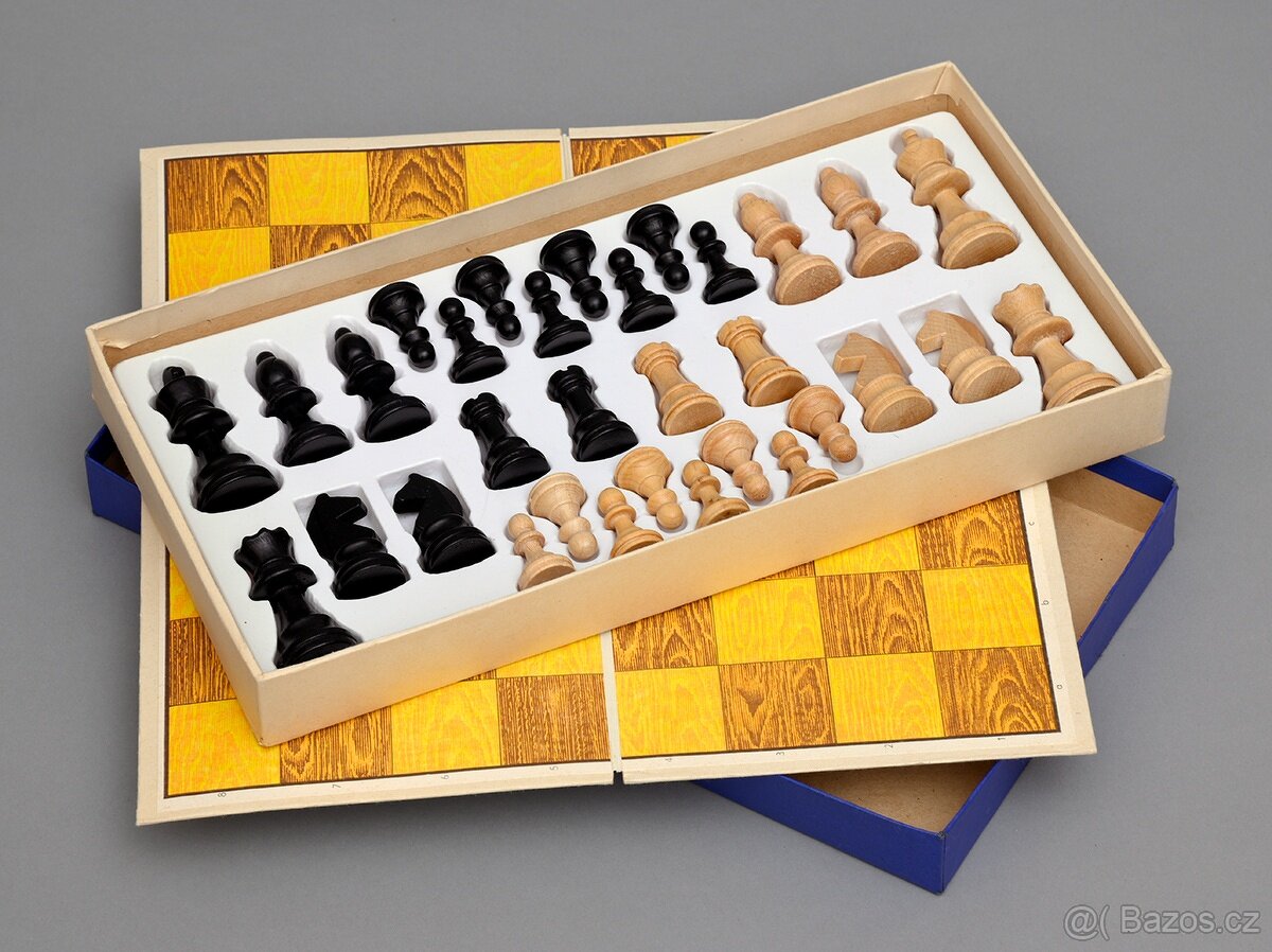 Společenské hry - šachy dřevěné - 2