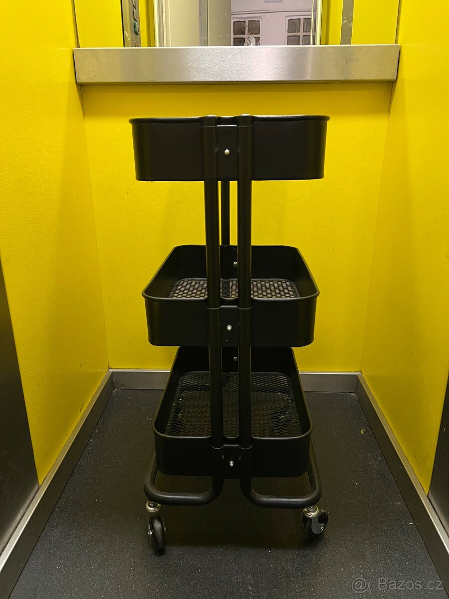 Pojízdný černý vozík - 2