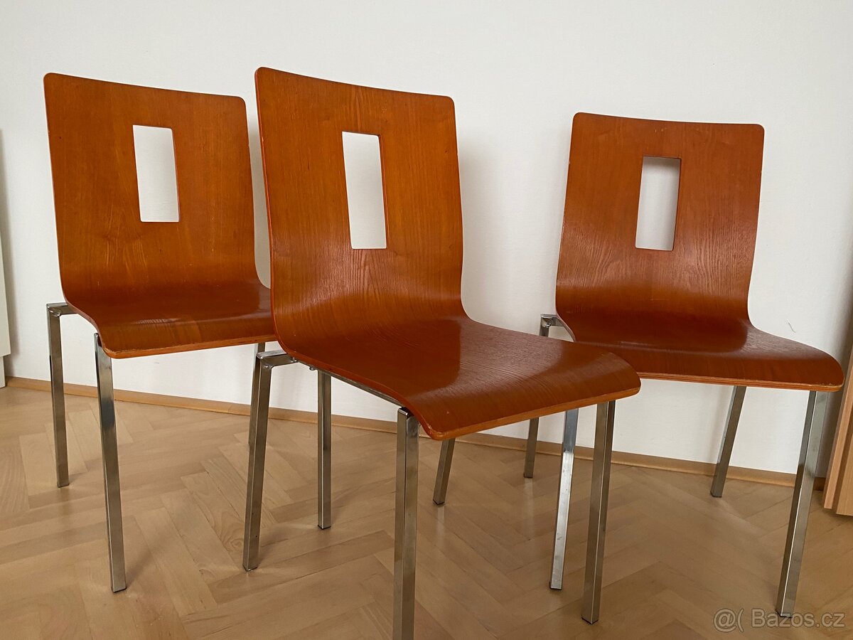 3 židle - 2