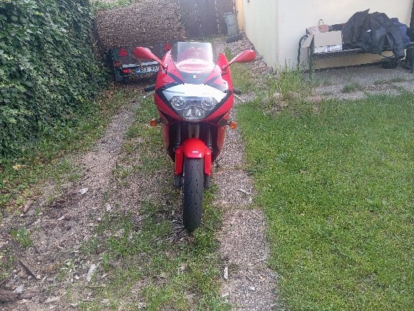 Aprilia RSV 1000 Mille - 2