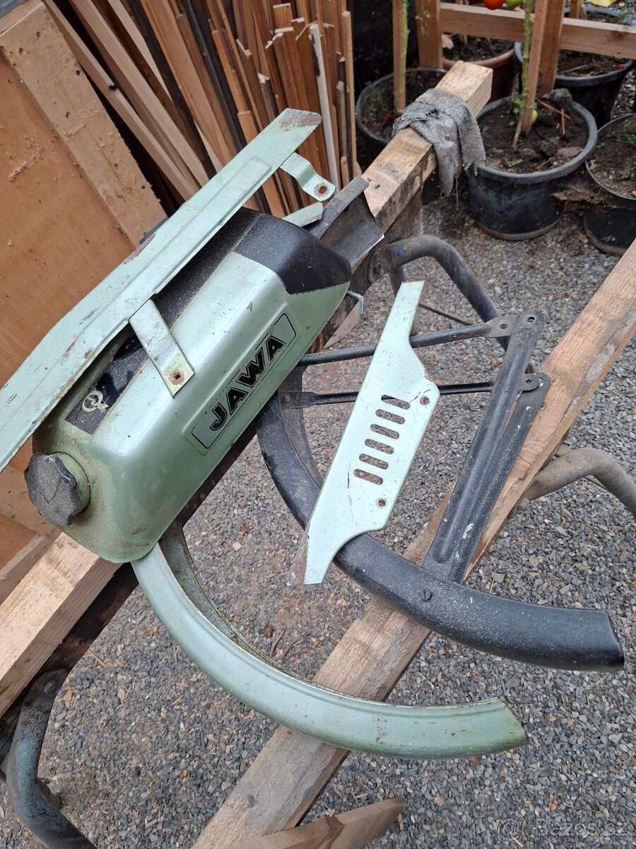 plechařina babeta 210 - 2