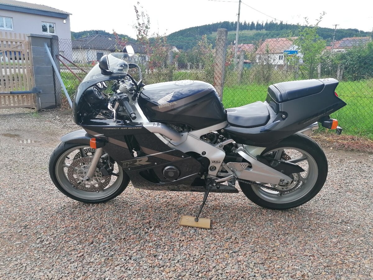 Honda CBR 400 RR nc29 - 2