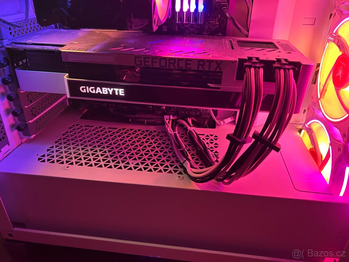 Gigabyte RTX 3080 Vision OC 10G bílá - 2