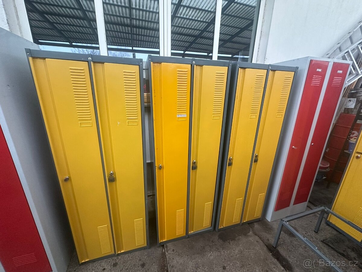 Plechové šatní skříňky - 2
