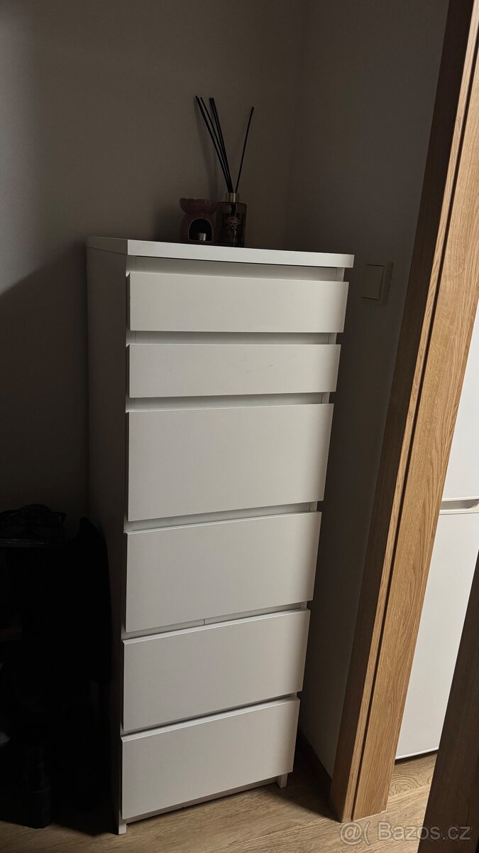 Bila komoda/sperkovnice - 2