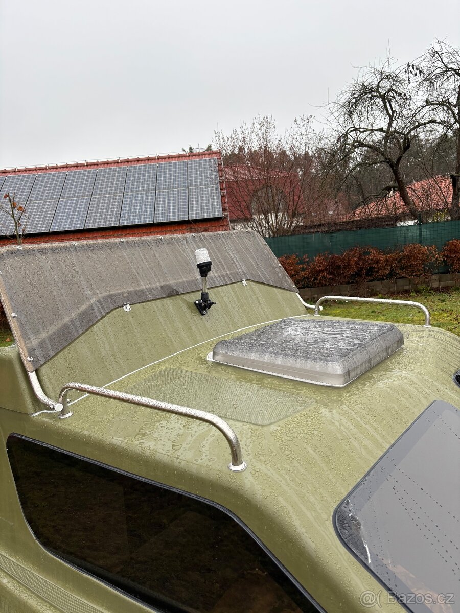 Rybářský Kajutový člun - 2