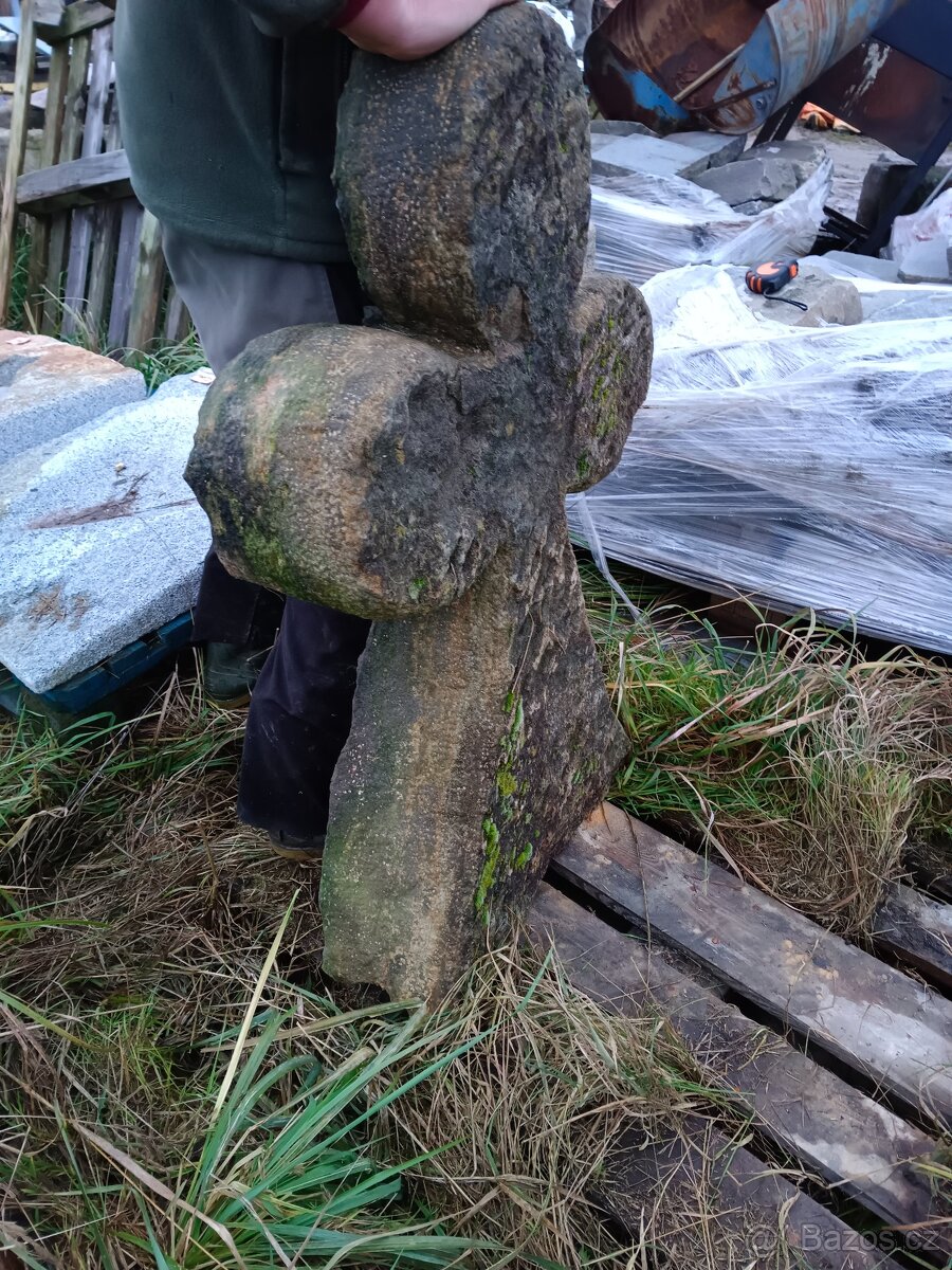 Smírčí kříž pískovec - 2