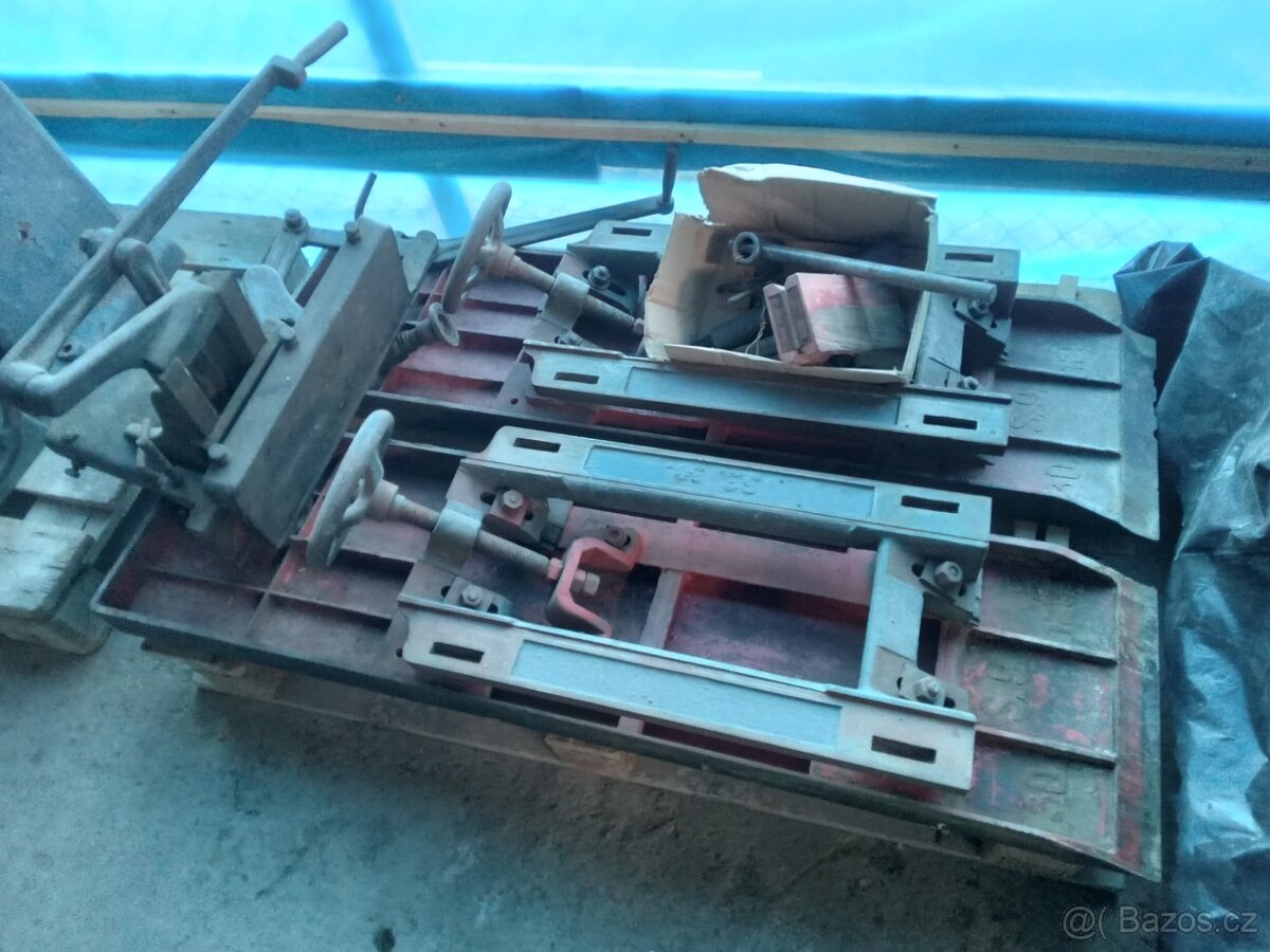 Litinová hoblovka s dlabačkou zn. ROJEK - 2