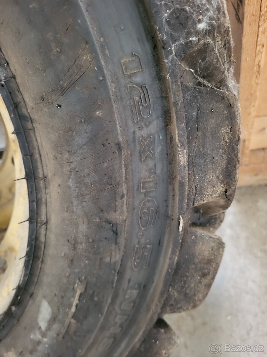 Rezervní kolo pro nakladač Cat 242 - 2