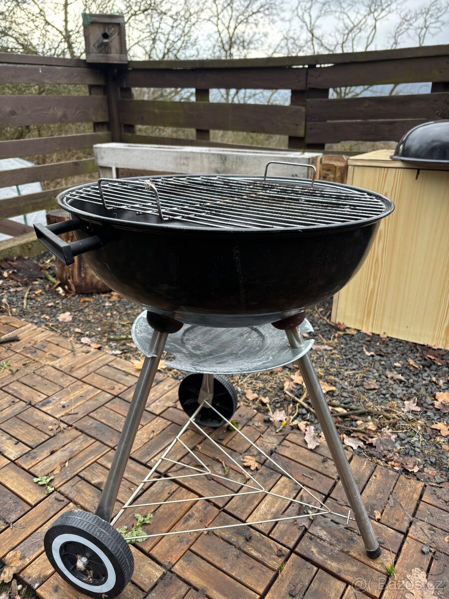Grill na dřevěné uhlí - 2