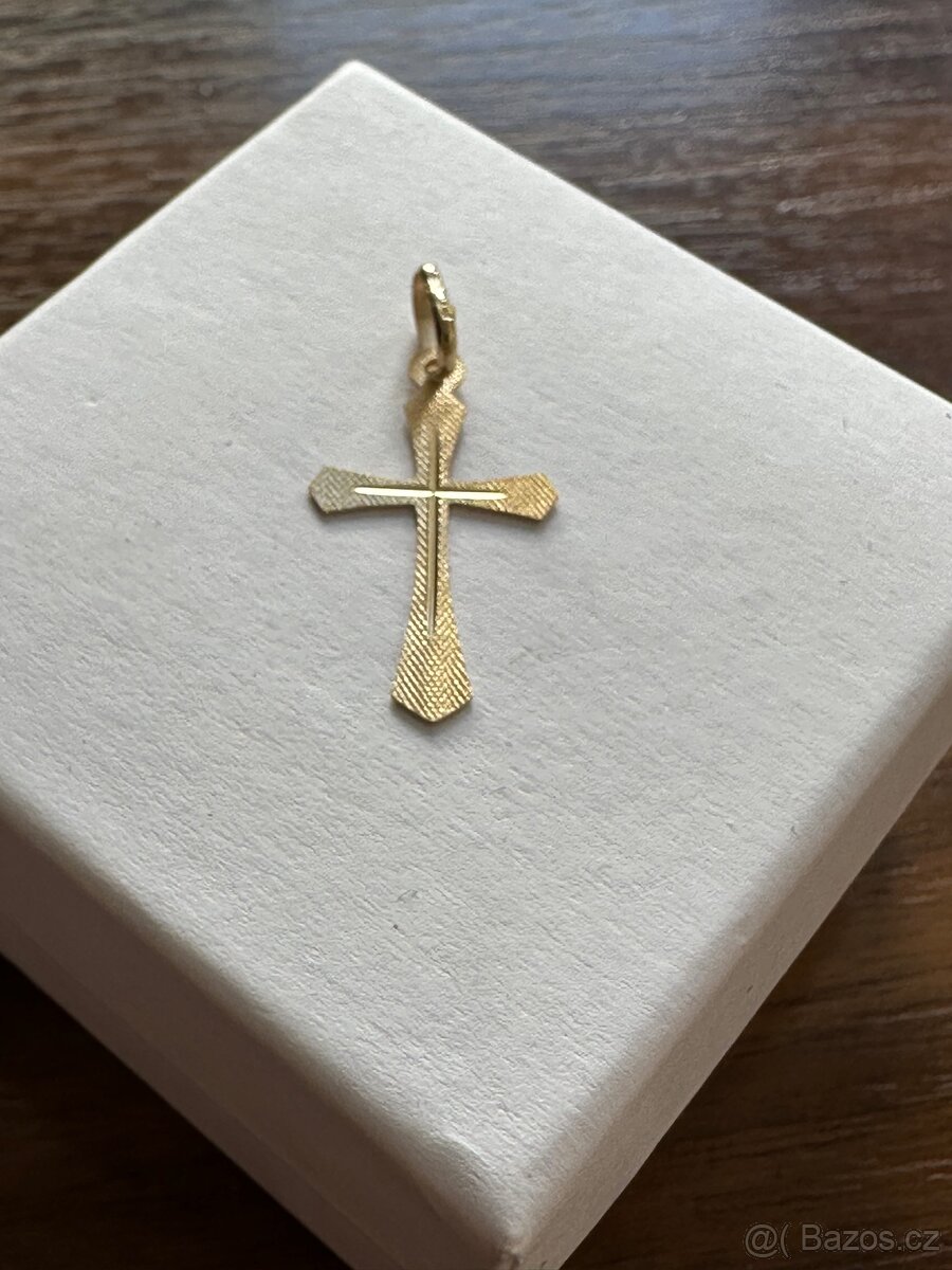 Zlatý přívěsek - 2