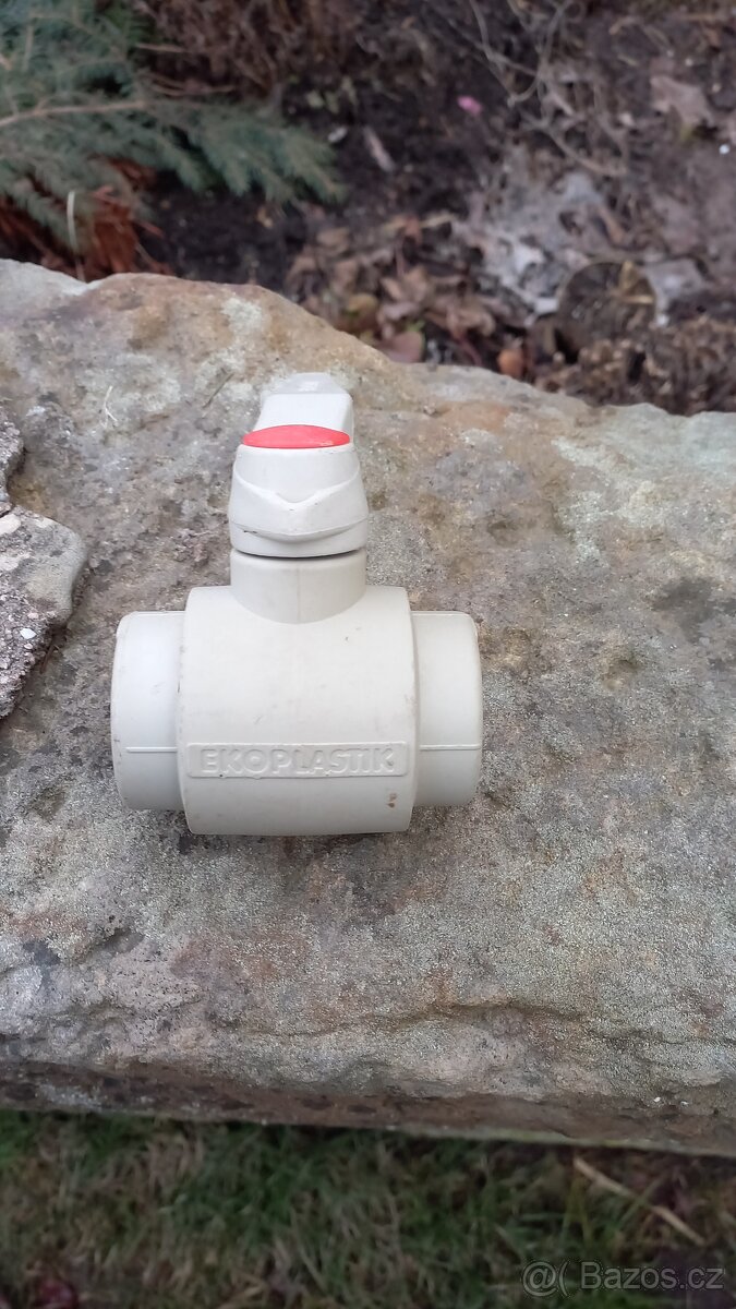 kohout kulový plastový 32 mm - 2