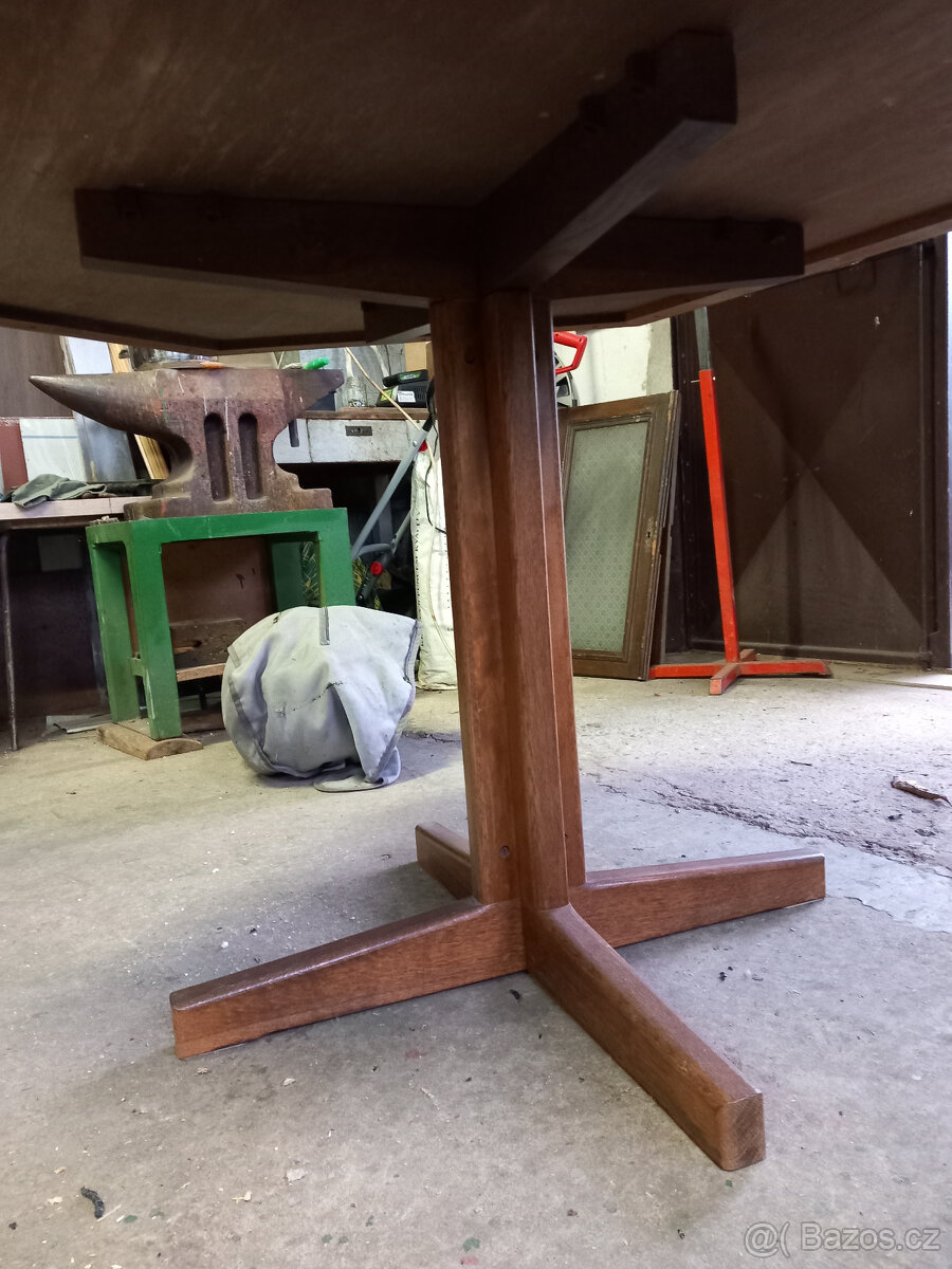 kuchynsky stul sestihranny. - 2