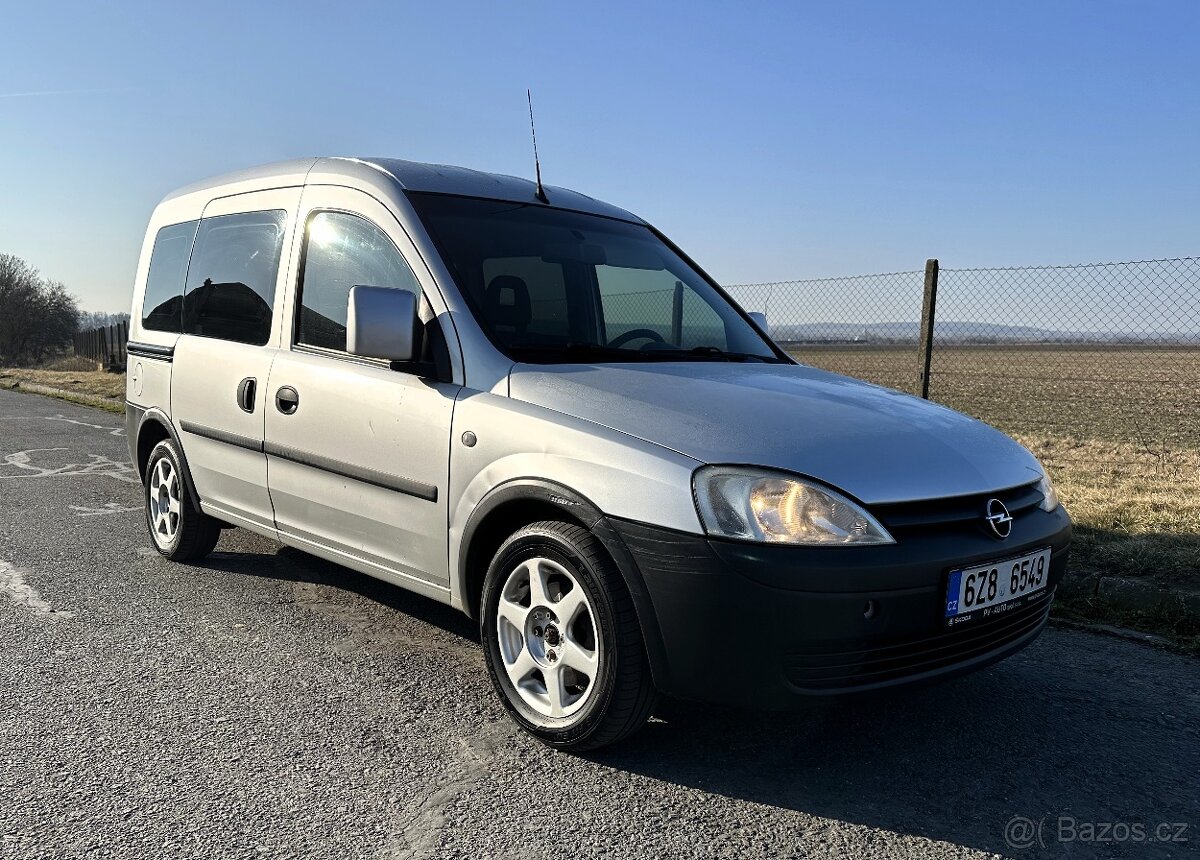 Opel COMBO 1,3 CDTi - tažné - bez koroze - 2
