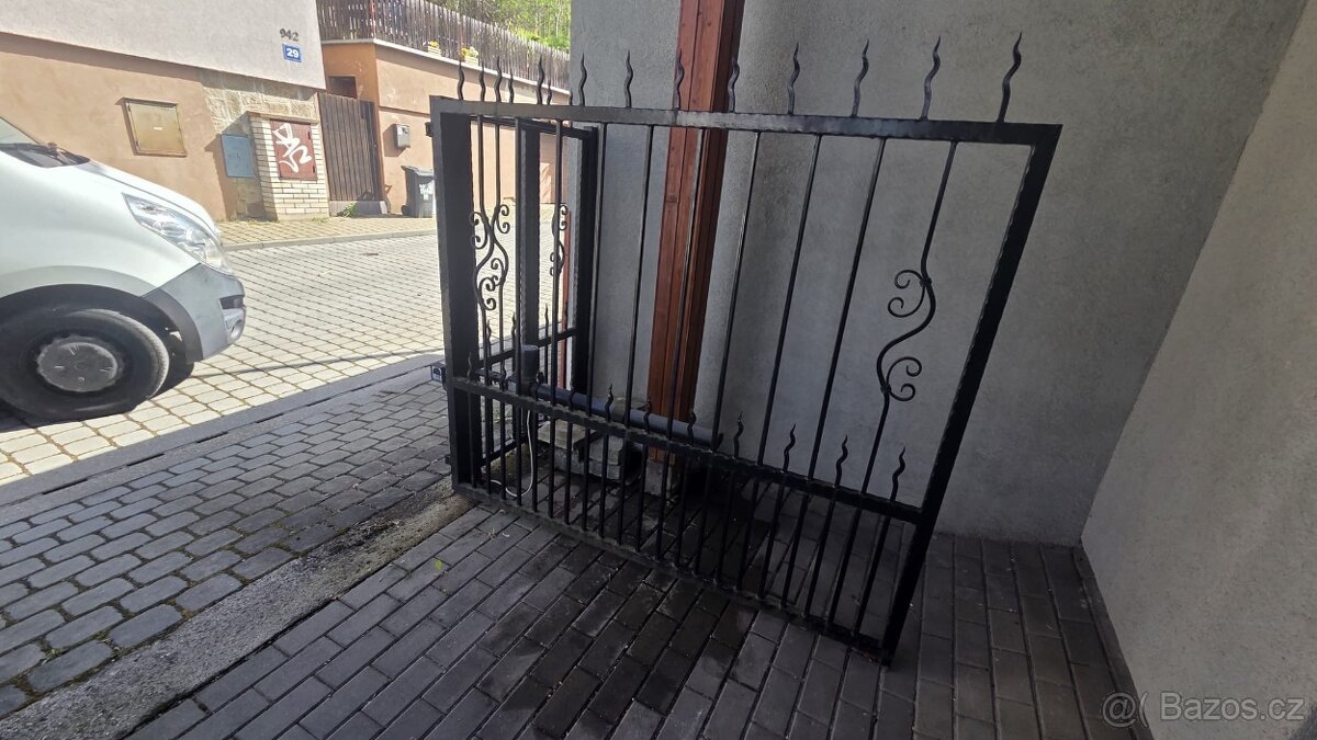 Kovaný plot + brána s pohonem - 2