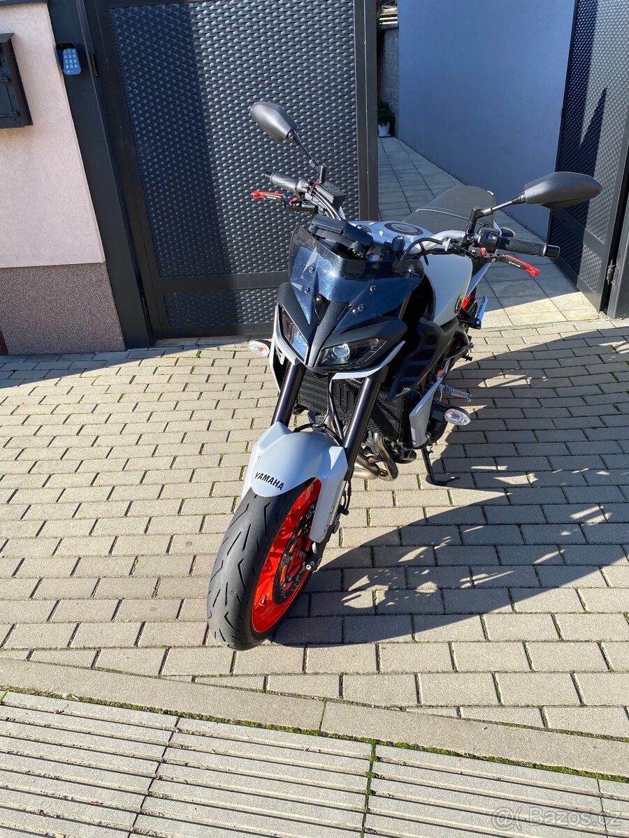 Yamaha MT09 - 2