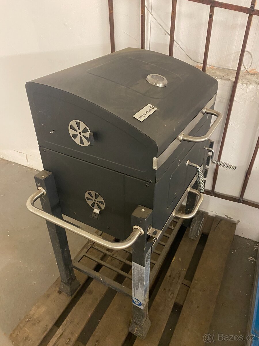 Gril na dřevěné uhlí - 2