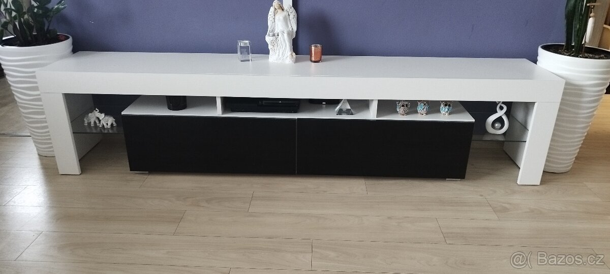 Komoda pod TV - 2