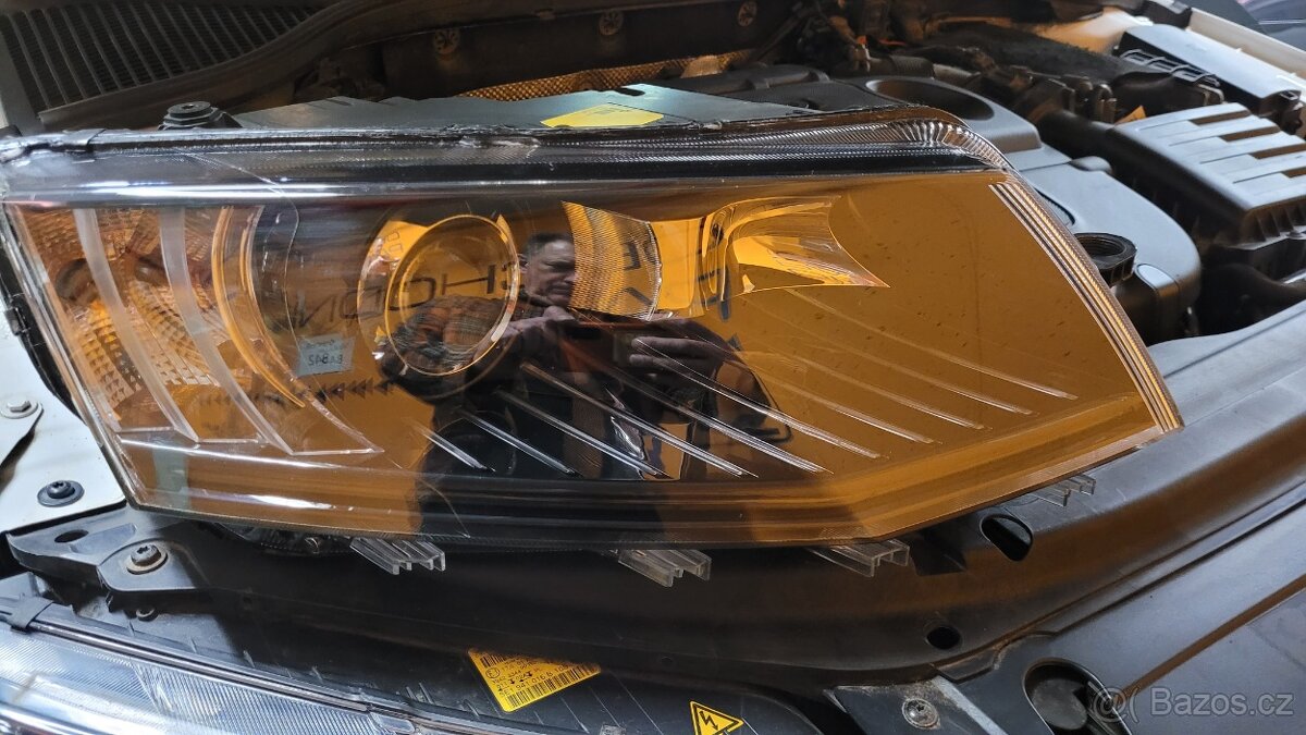 Š. Octavia 3 předface pravý bixenon - 2