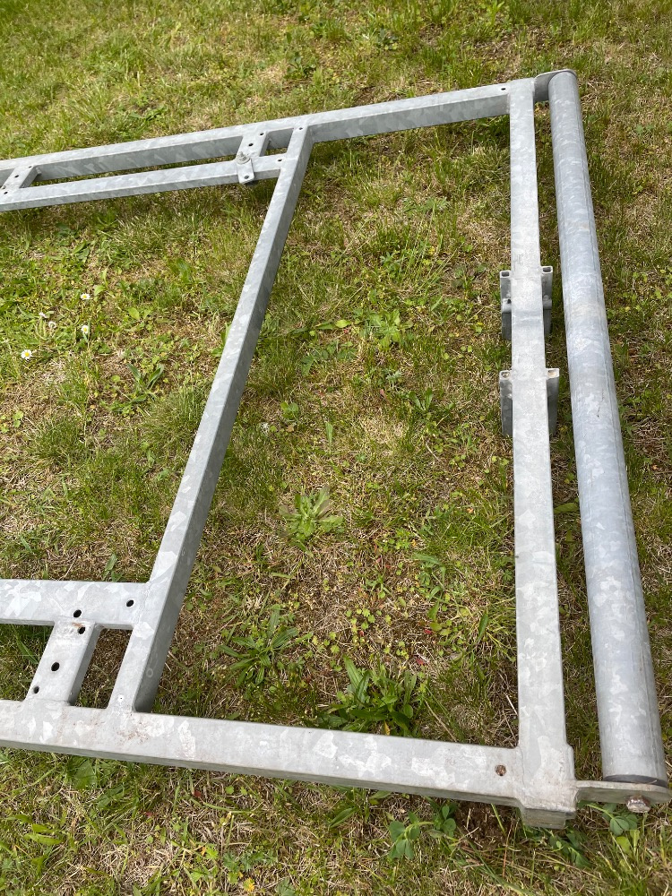 Prodám rám na montáž nástavby. - 2