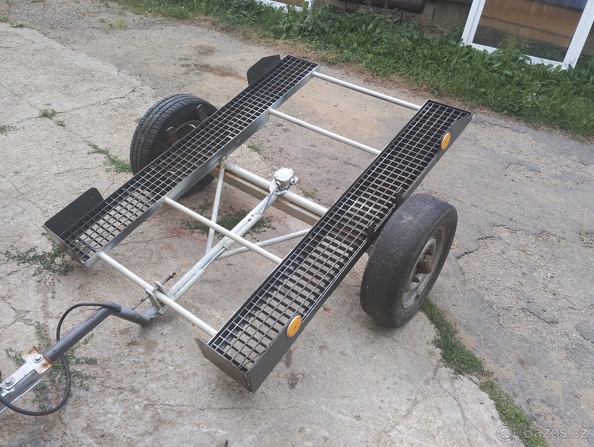 Podvalník za auto. - 2