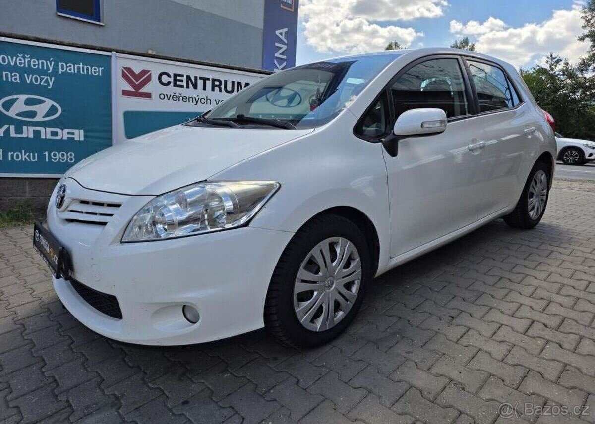 Toyota Auris 1.6-SADA PNEU NAVIC - 2